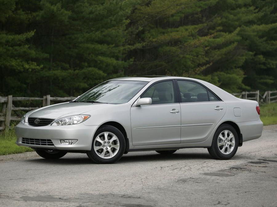  Toyota Camry XLE 2004 года  (US) (фото 5 из 7)